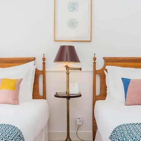 House, 18 Apartman Estoril
