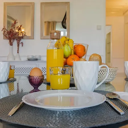 House, 18 Apartman *