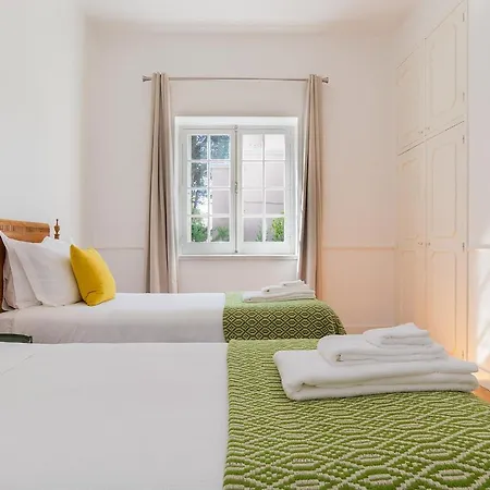 House, 18 Apartman
