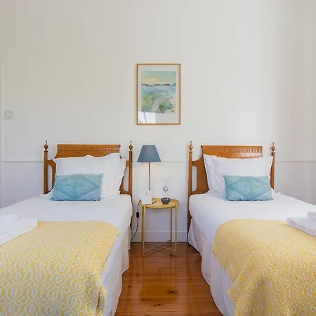 House, 18 Apartman Estoril