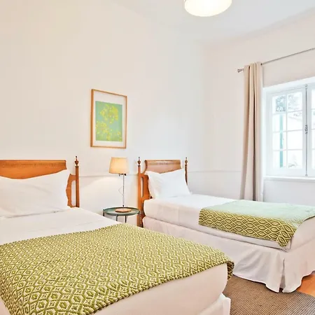 House, 18 Apartman *