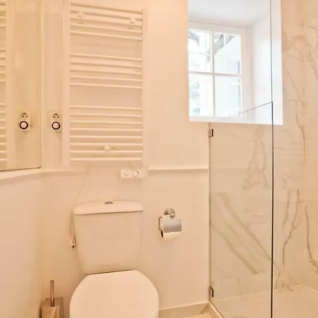 Apartman House, 18 Estoril