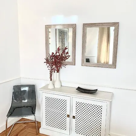 Apartman House, 18 *